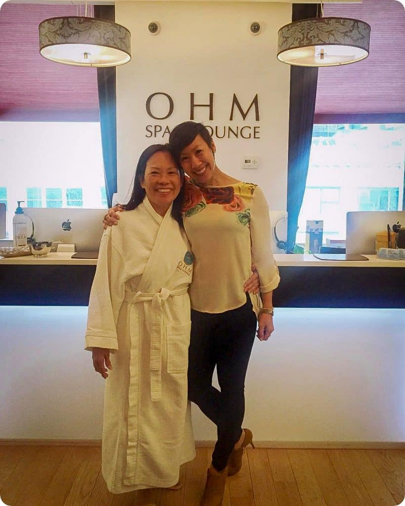 Happy Mother's Day to all the wonderful Moms all over the world!! ❤️🌎 Here's @moopykat with her Mama who came in yesterday for some Mother's Day pampering 💕 we are fully booked for this weekend, but if you need a last minute gift for the special woman in your life, you can buy Ohm Spa gift cards online and have a lovely PDF delivered directly to her inbox